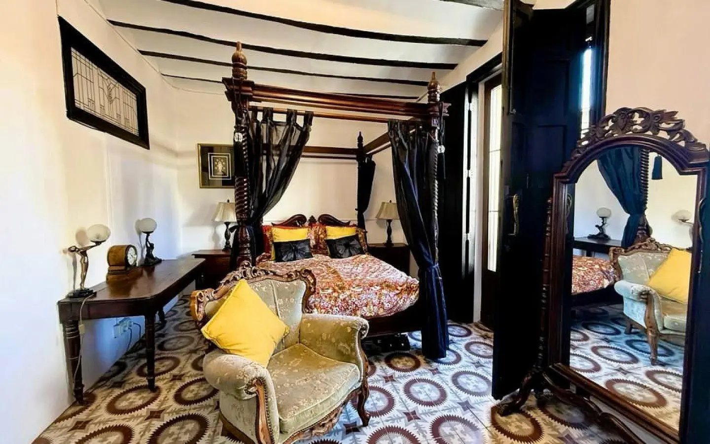 6-bedroom Townhouse In Pinoso, Spain (214 M²)