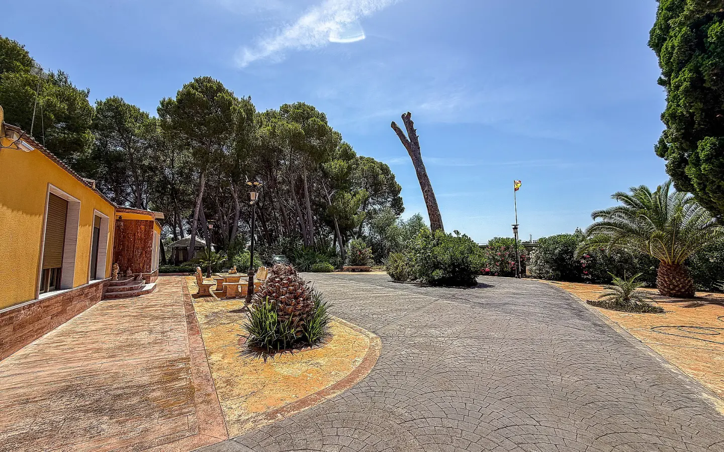 4-bedroom Detached Villa In Yecla, Spain (320 M²)