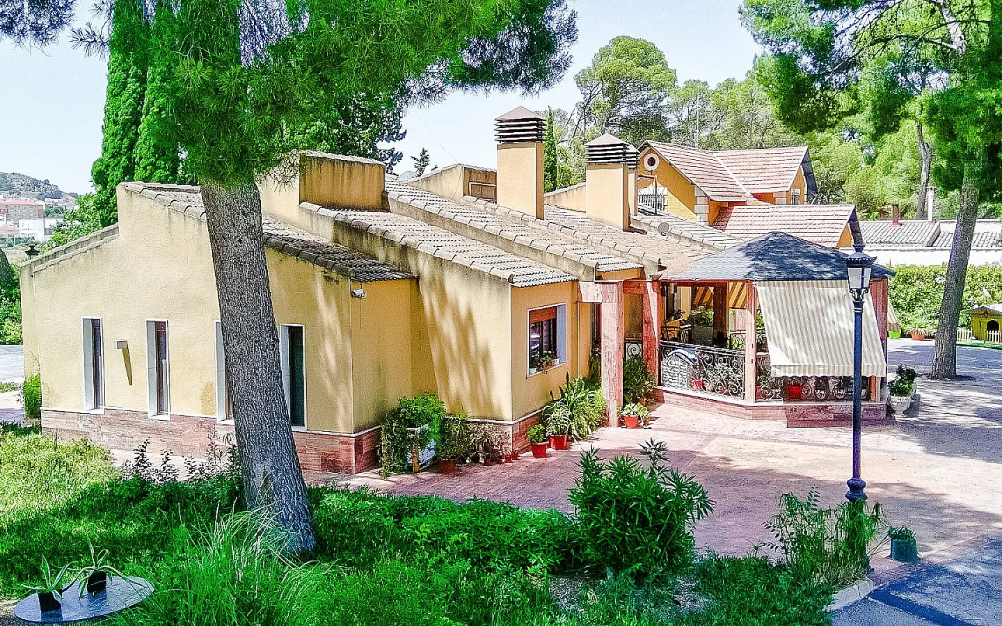 4-bedroom Detached Villa In Yecla, Spain (320 M²)