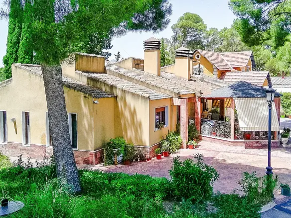 4-bedroom Detached Villa In Yecla, Spain (320 M²)