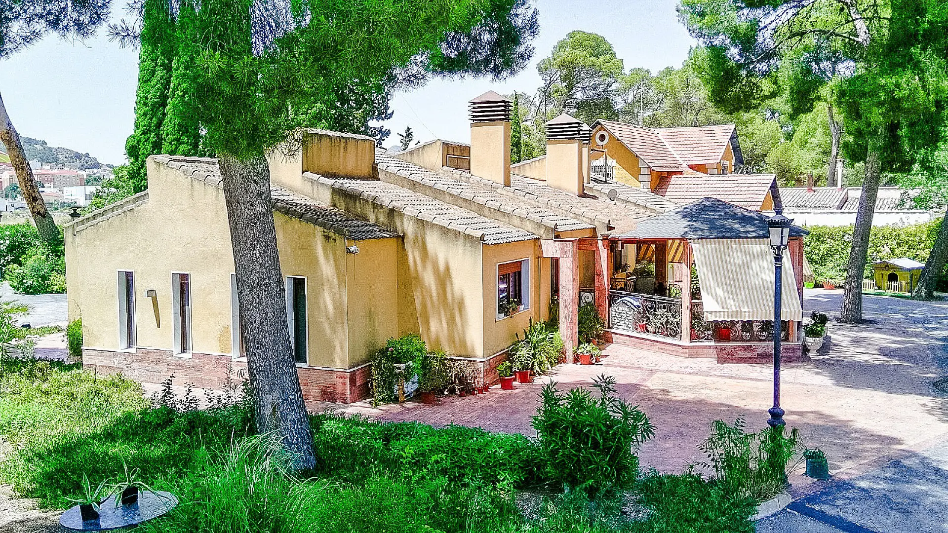 Detached Villa Of 320 M² In Yecla