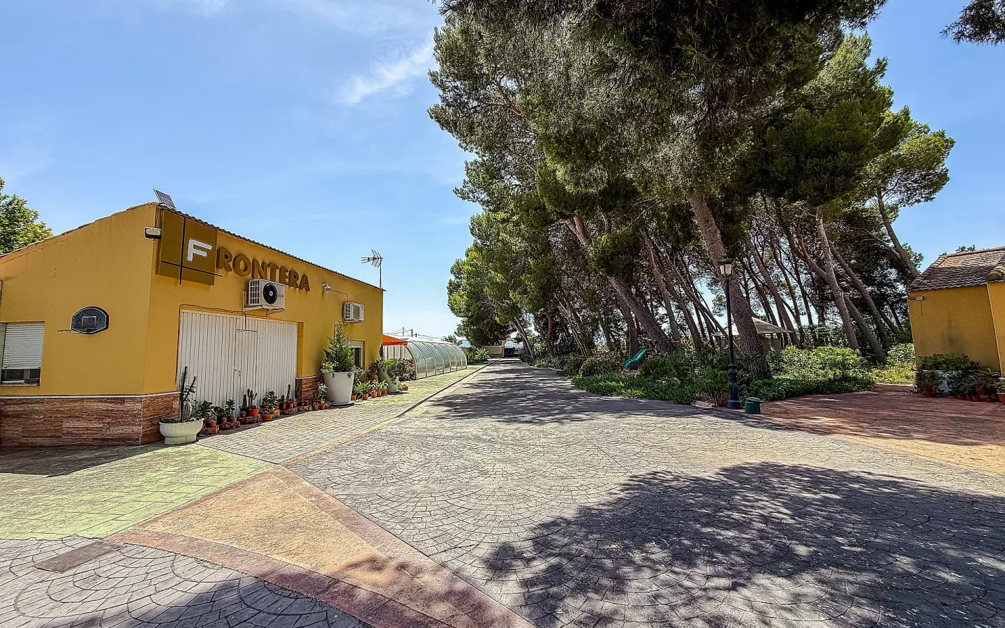 4-bedroom Detached Villa In Yecla, Spain (320 M²)