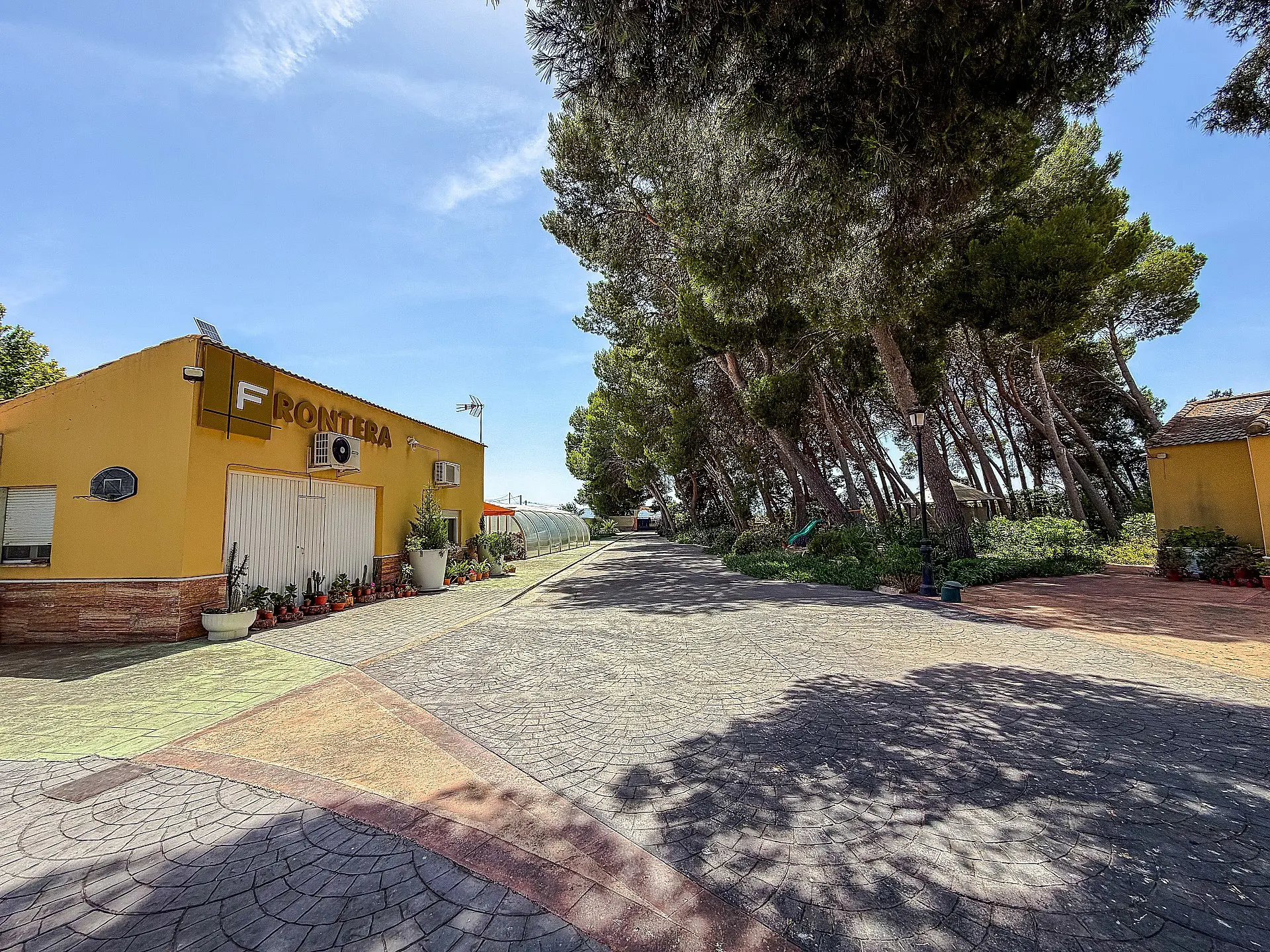 Detached Villa Of 320 M² In Yecla