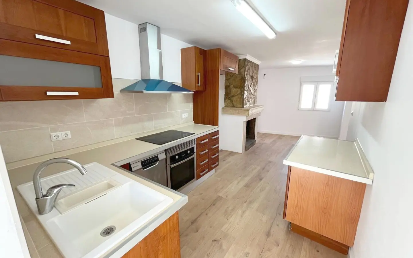 3-bedroom Townhouse In Alguena, Spain (126 M²)