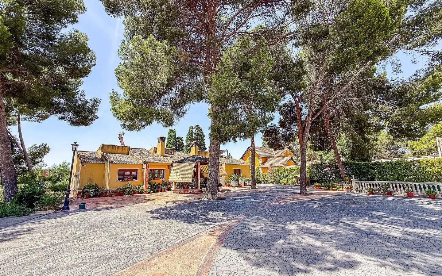 4-bedroom Detached Villa In Yecla, Spain (320 M²)
