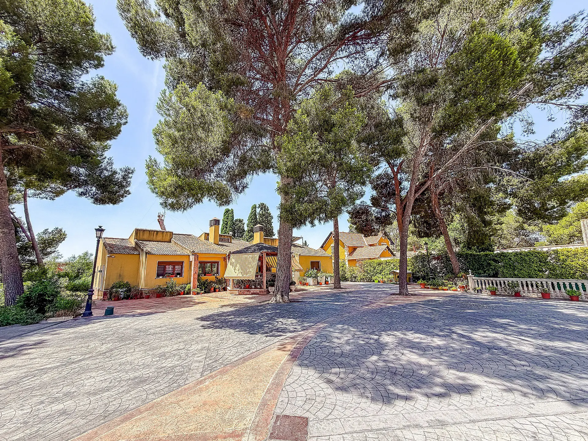 Detached Villa Of 320 M² In Yecla
