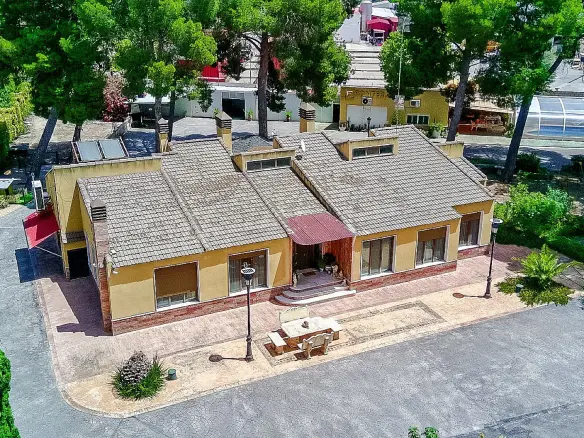 Detached Villa Of 320 M² In Yecla