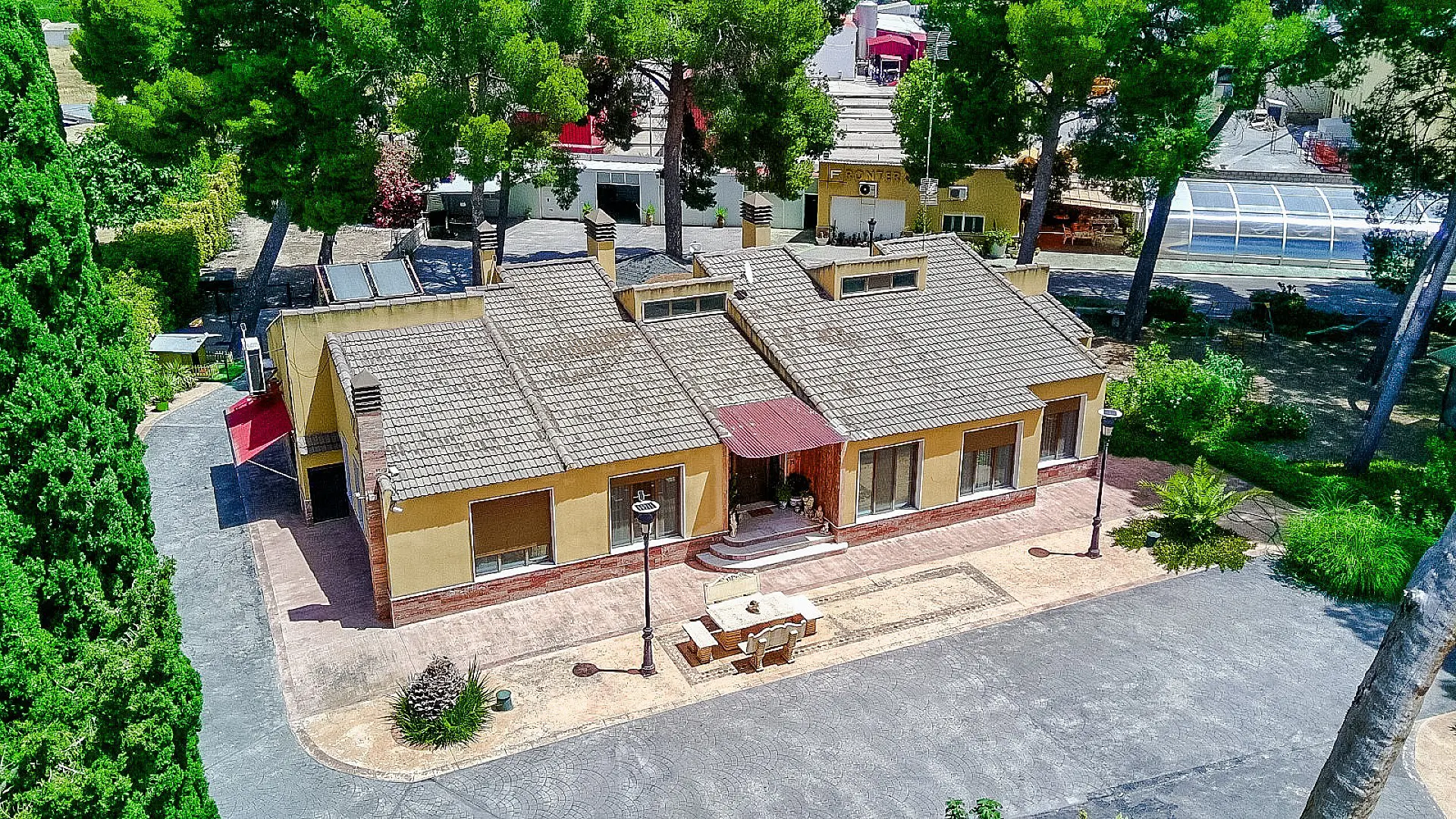 Detached Villa Of 320 M² In Yecla