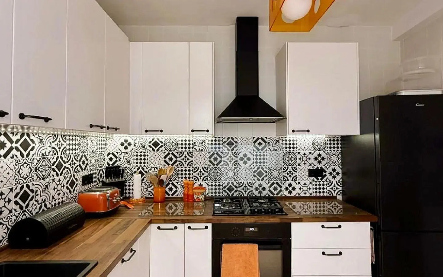 6-bedroom Townhouse In Pinoso, Spain (214 M²)