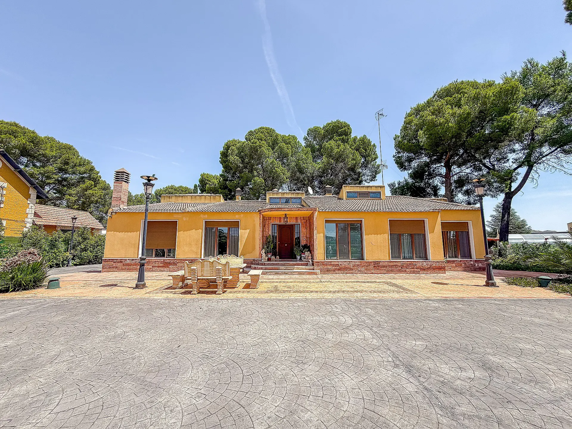 Detached Villa Of 320 M² In Yecla