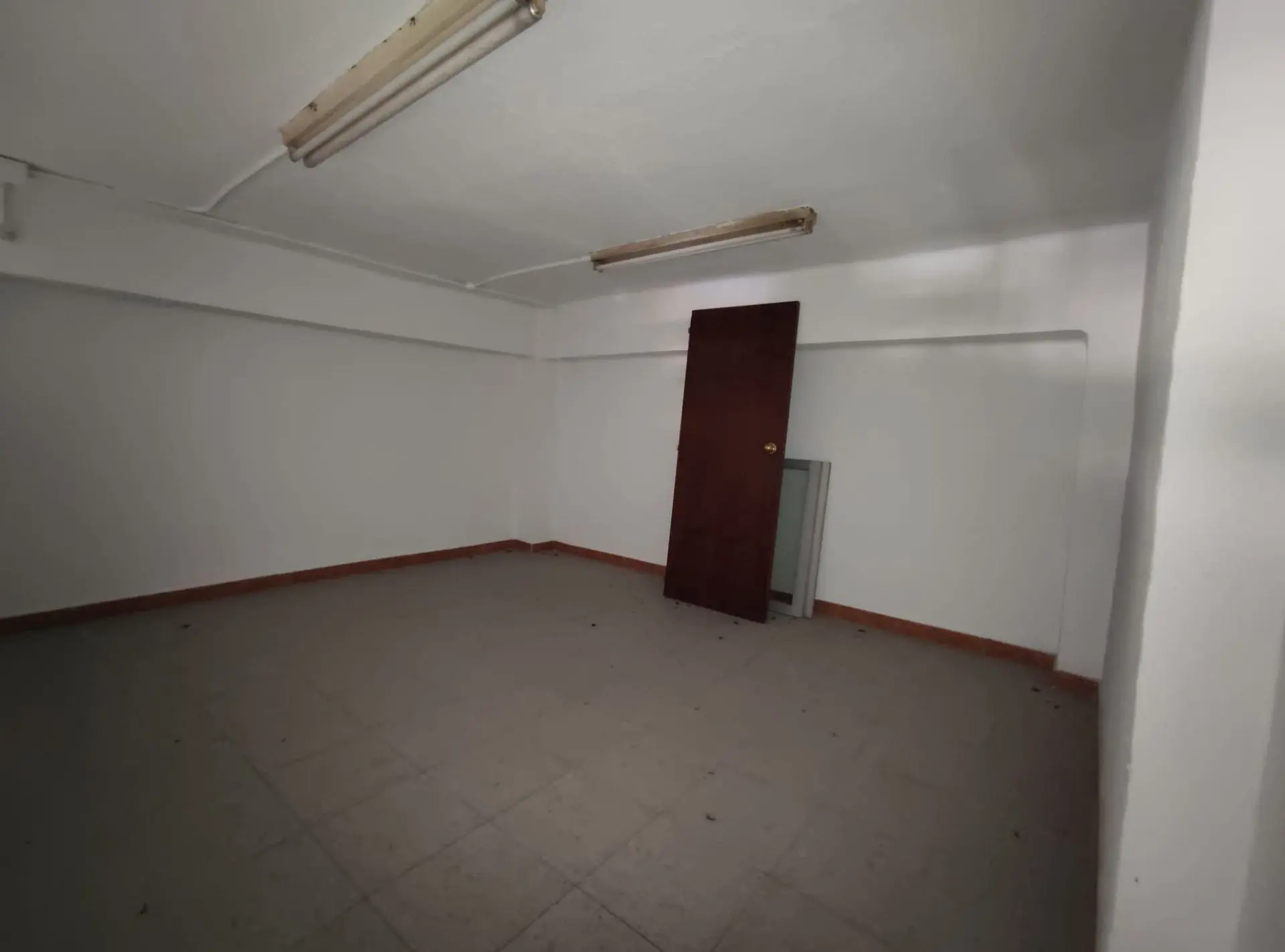 Commercial Property Of 172 M² In Elda, Spain