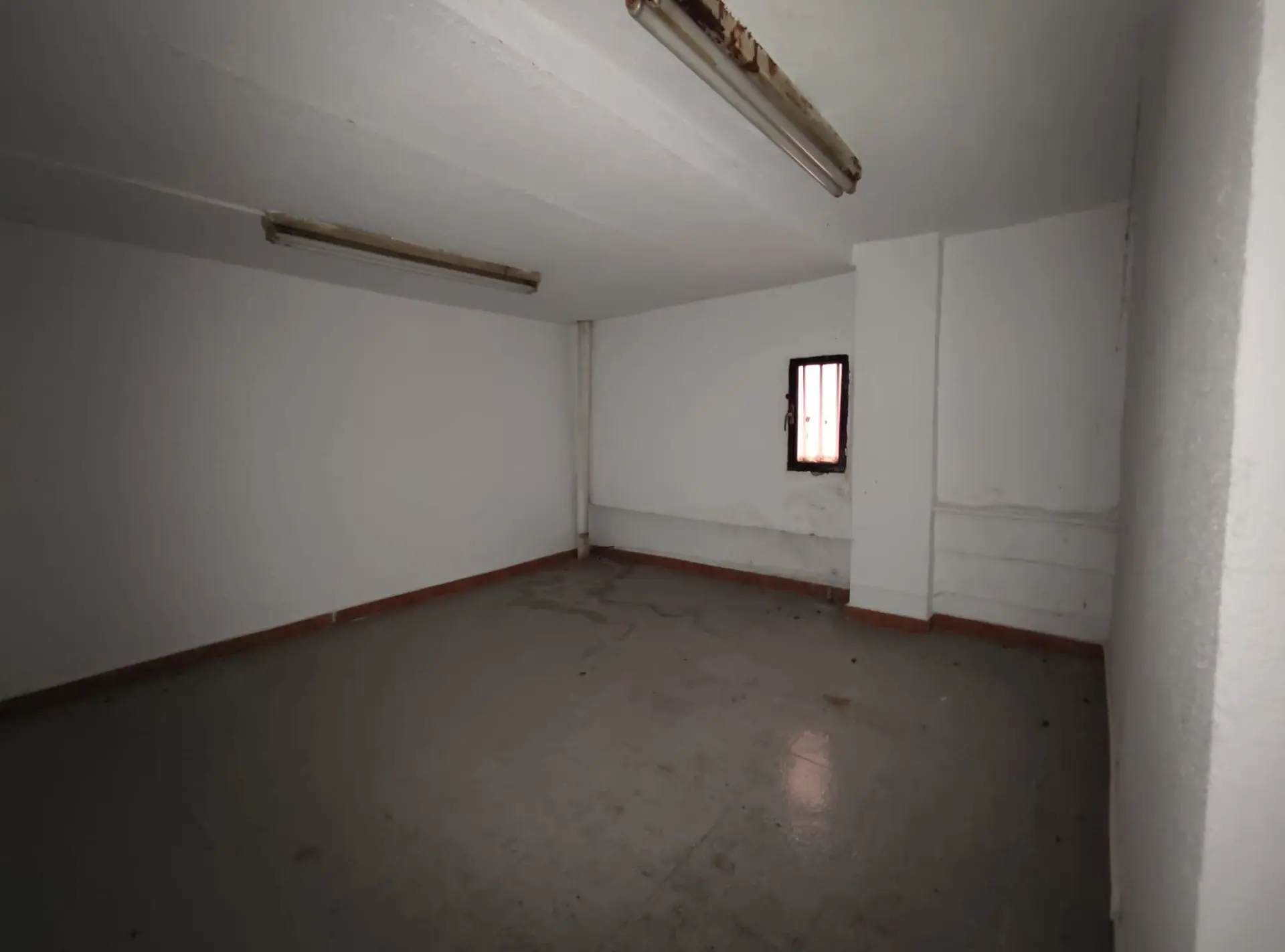 Commercial Property Of 172 M² In Elda, Spain