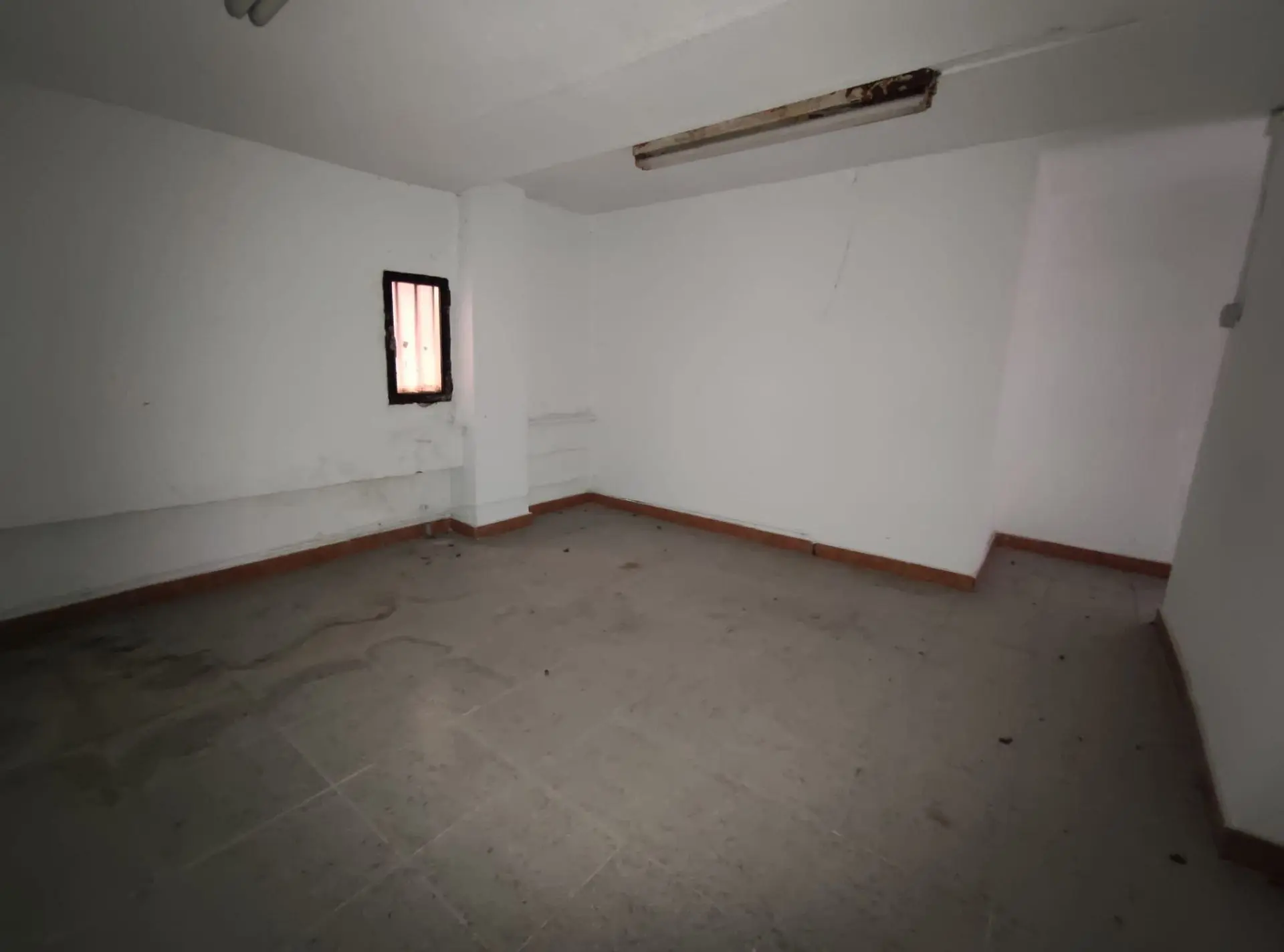 Commercial Property Of 172 M² In Elda, Spain