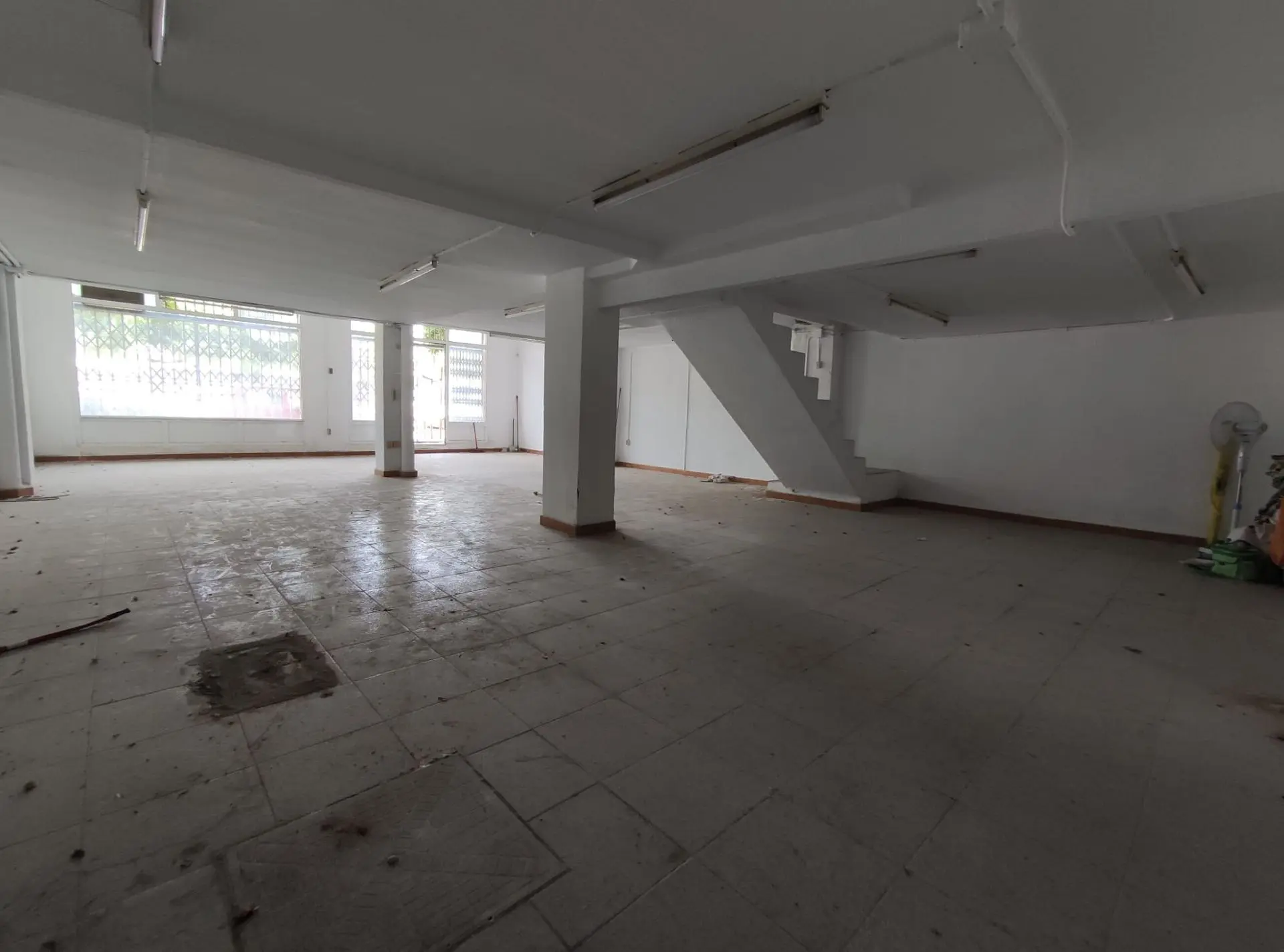 Commercial Property Of 172 M² In Elda, Spain