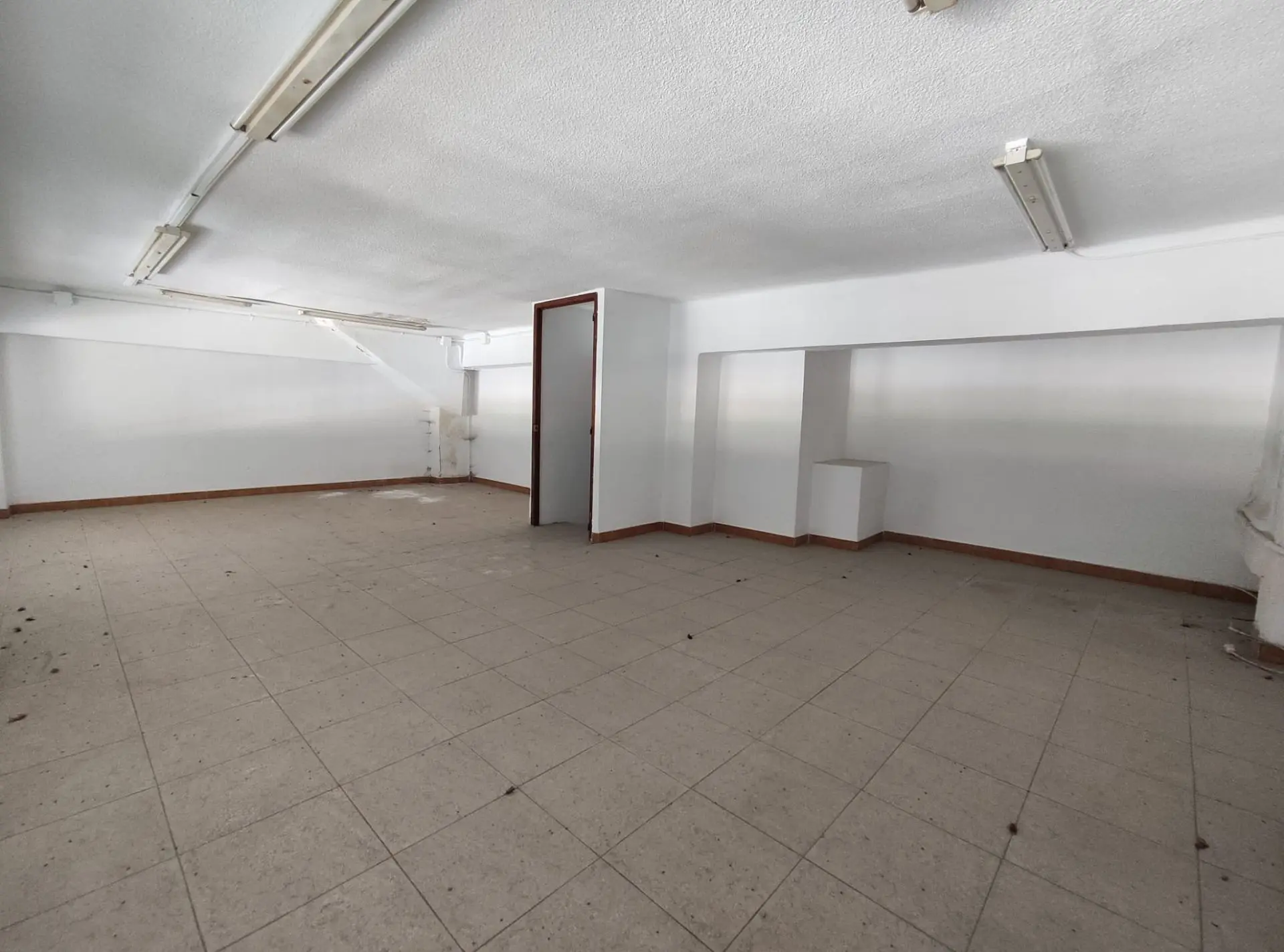 Commercial Property Of 172 M² In Elda, Spain