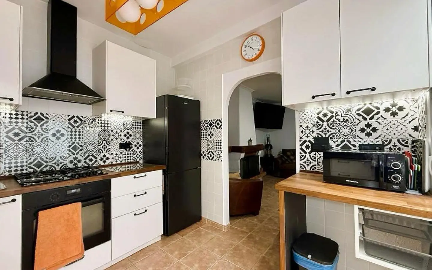 6-bedroom Townhouse In Pinoso, Spain (214 M²)