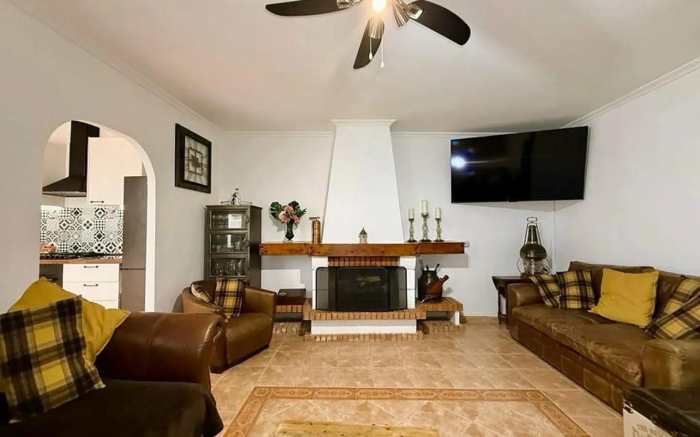 6-bedroom Townhouse In Pinoso, Spain (214 M²)