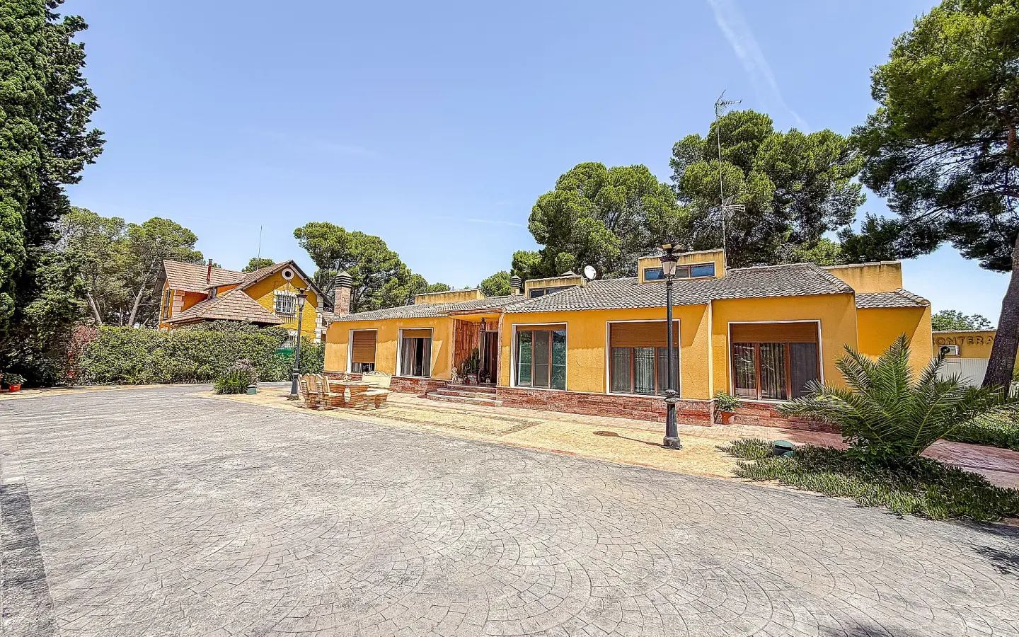 4-bedroom Detached Villa In Yecla, Spain (320 M²)