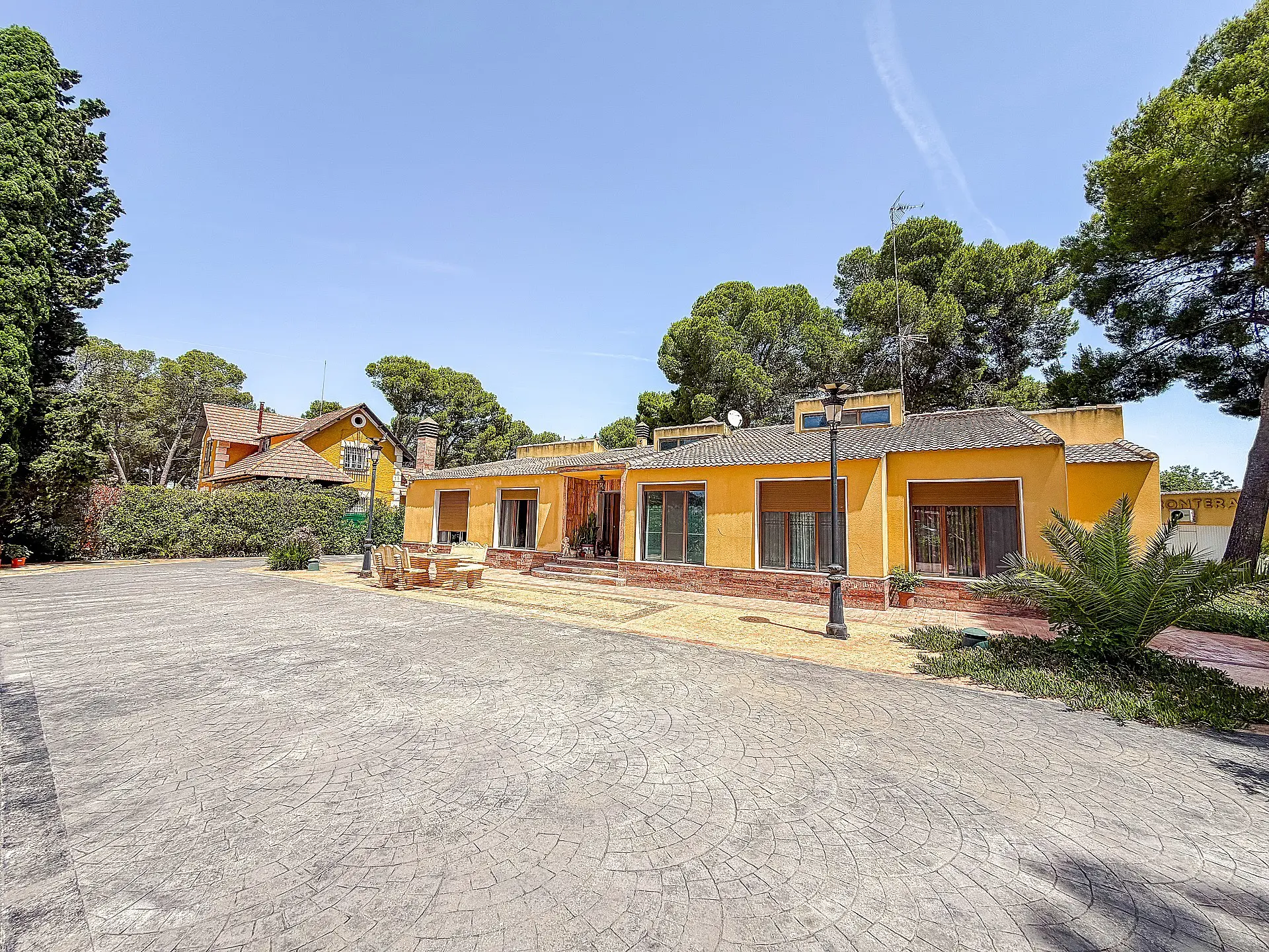 Detached Villa Of 320 M² In Yecla