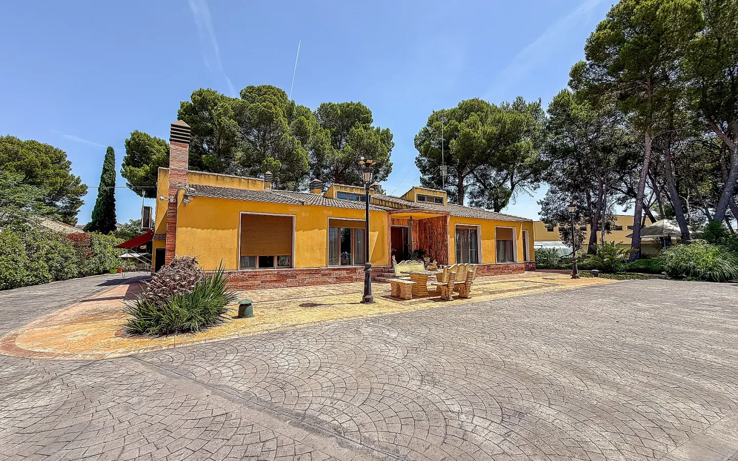 4-bedroom Detached Villa In Yecla, Spain (320 M²)
