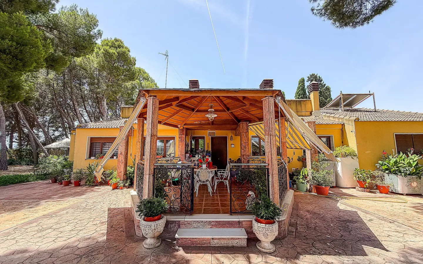 4-bedroom Detached Villa In Yecla, Spain (320 M²)