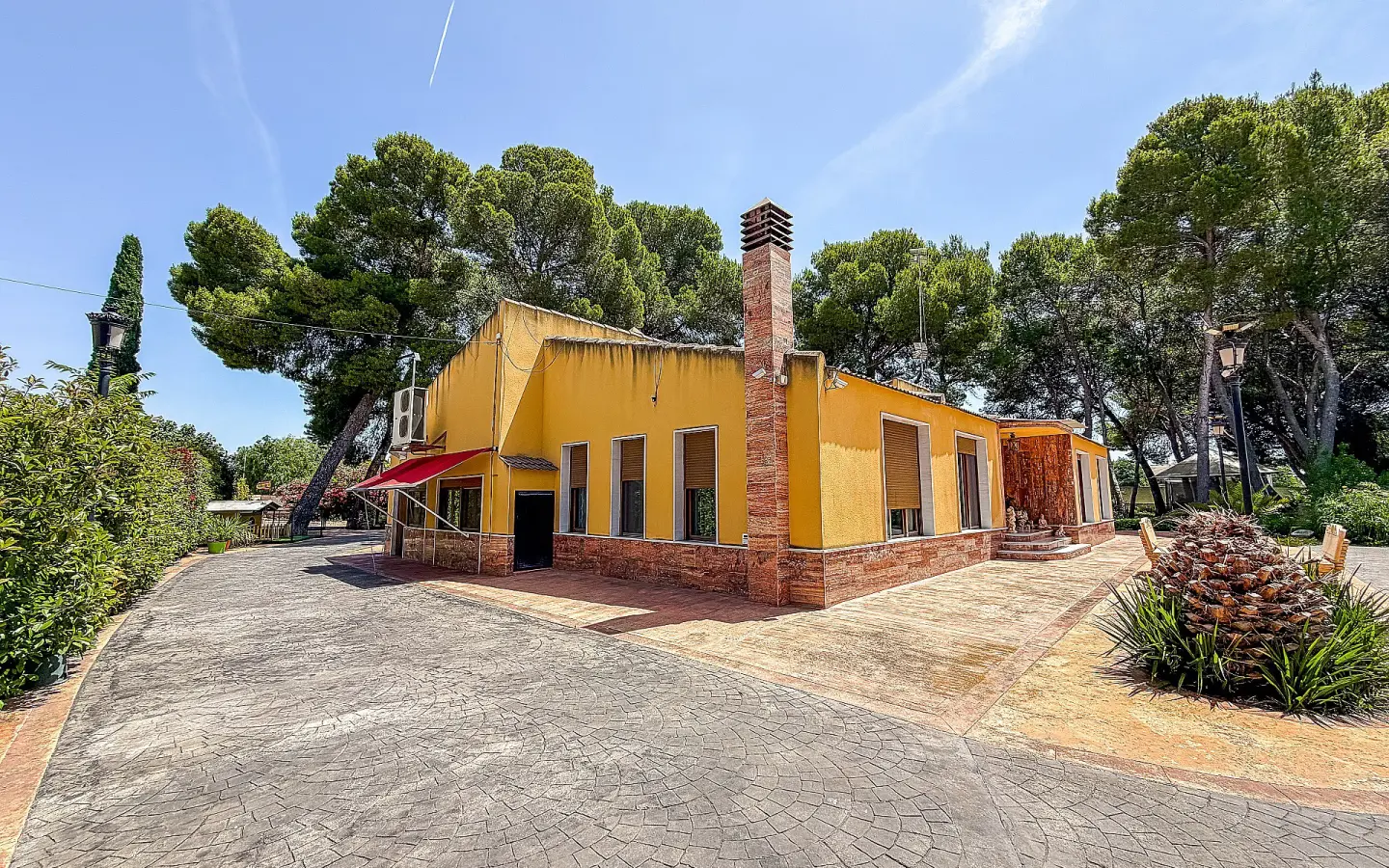 4-bedroom Detached Villa In Yecla, Spain (320 M²)