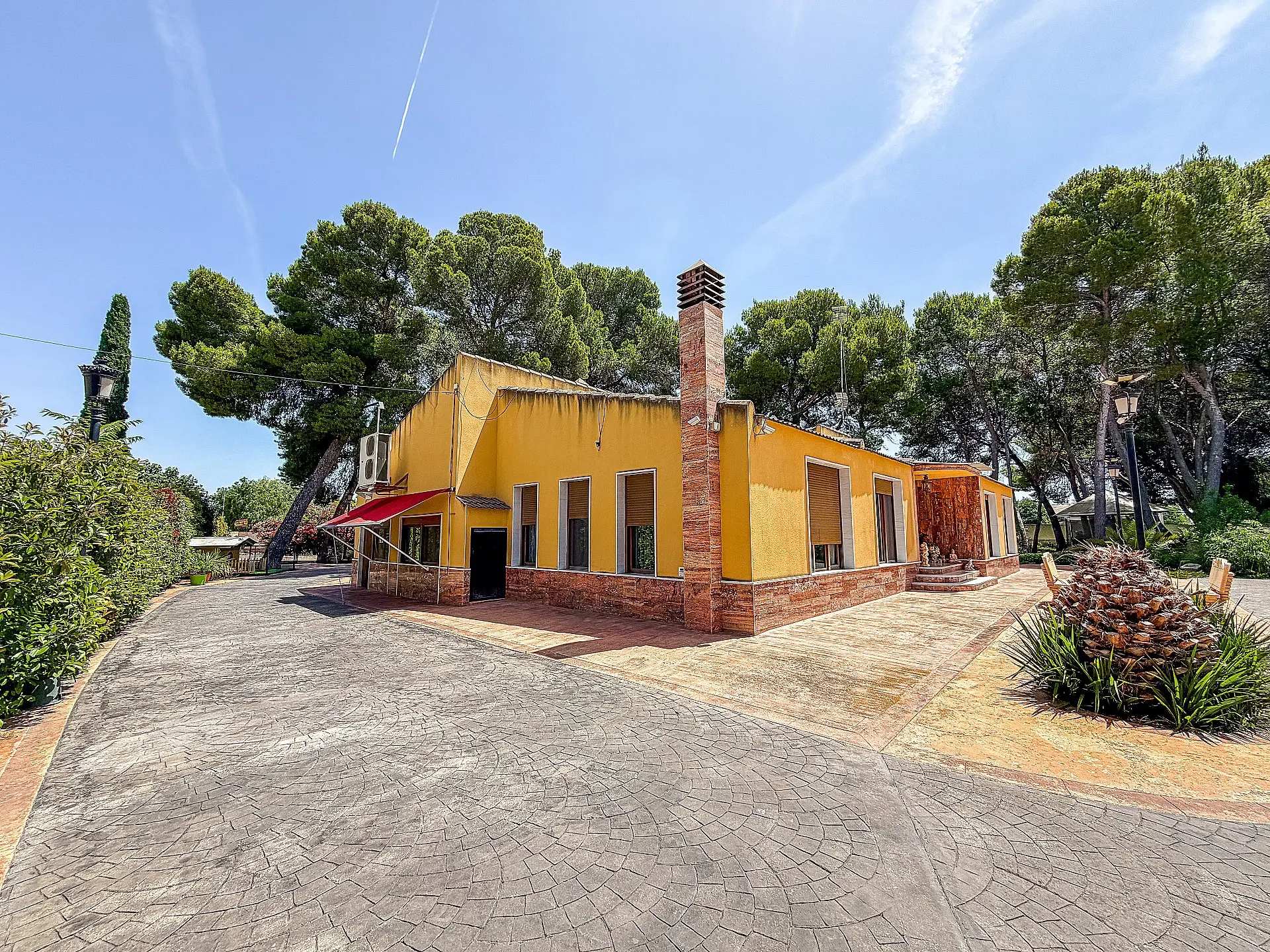 Detached Villa Of 320 M² In Yecla