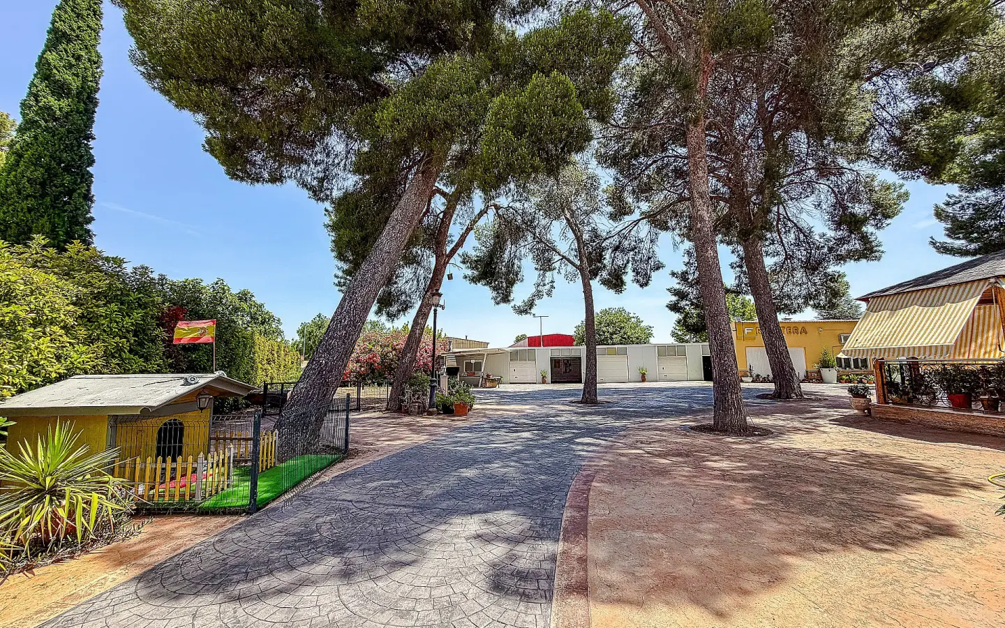 4-bedroom Detached Villa In Yecla, Spain (320 M²)