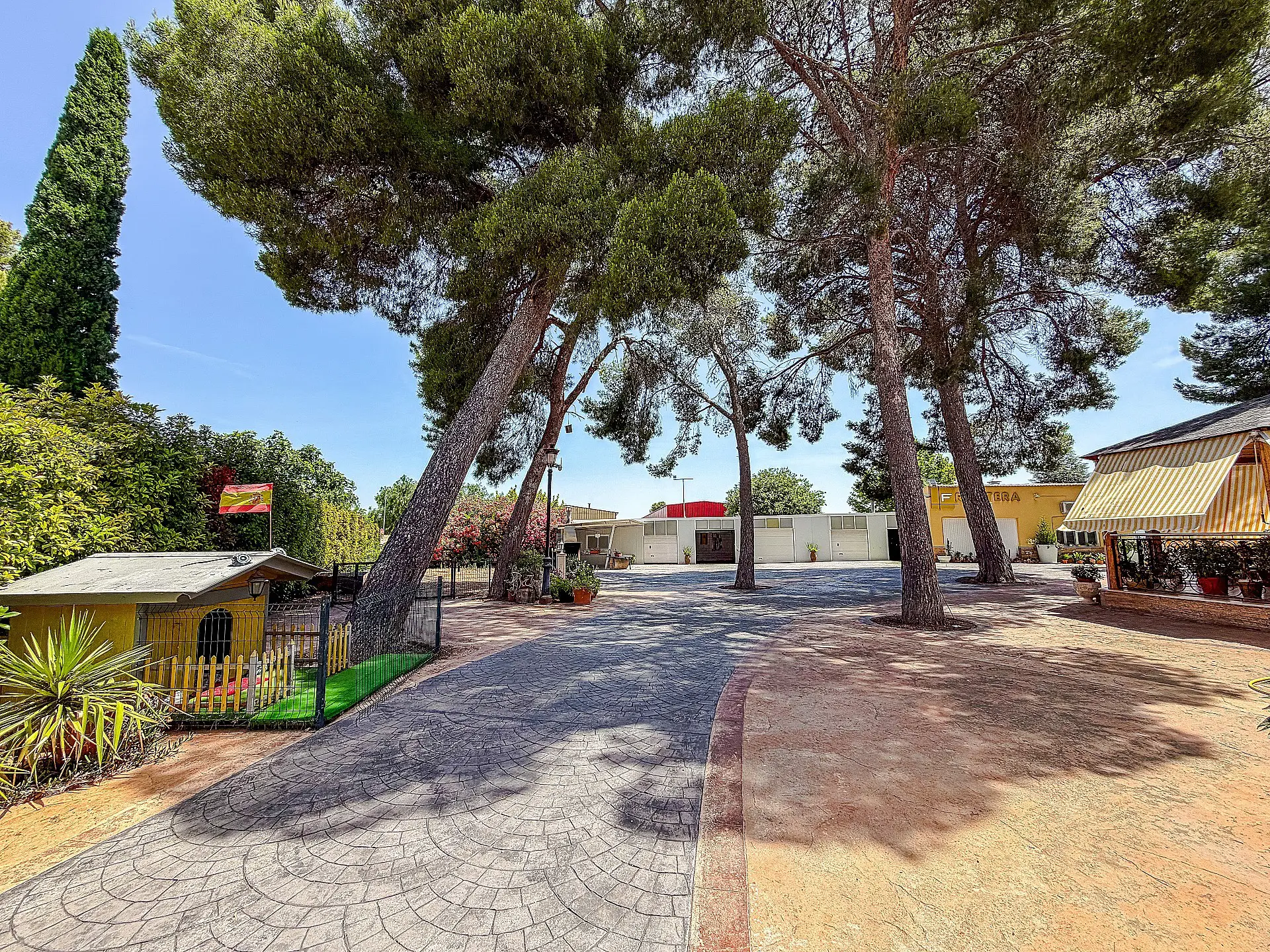 Detached Villa Of 320 M² In Yecla