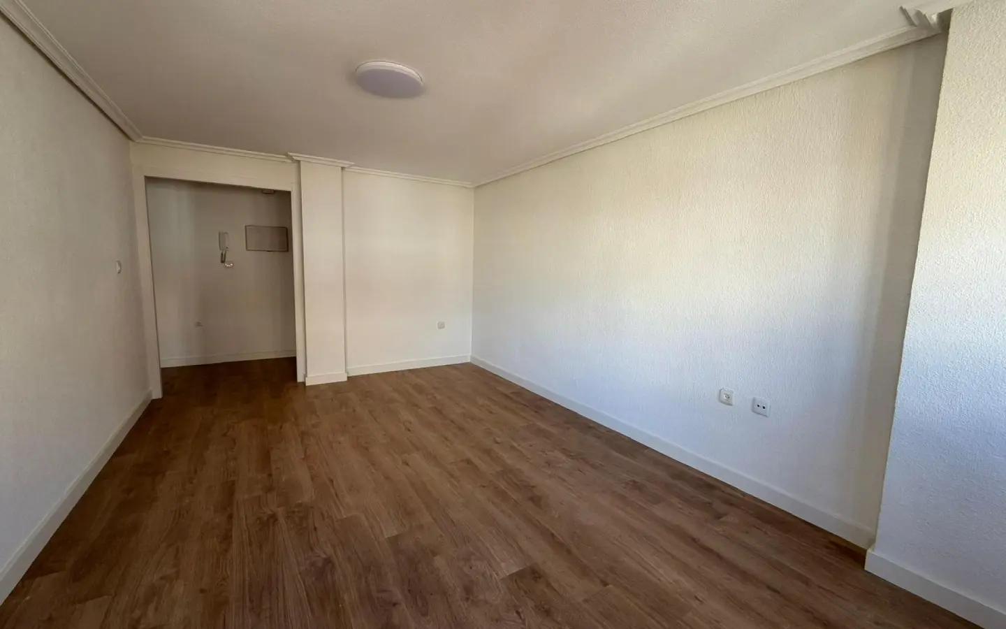 4-bedroom Apartment In Yecla, Spain (100 M²)