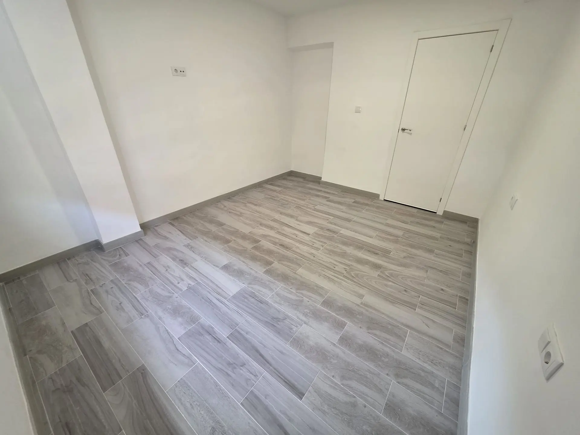 Apartment Of 85 M² With Features In Aspe, Spain