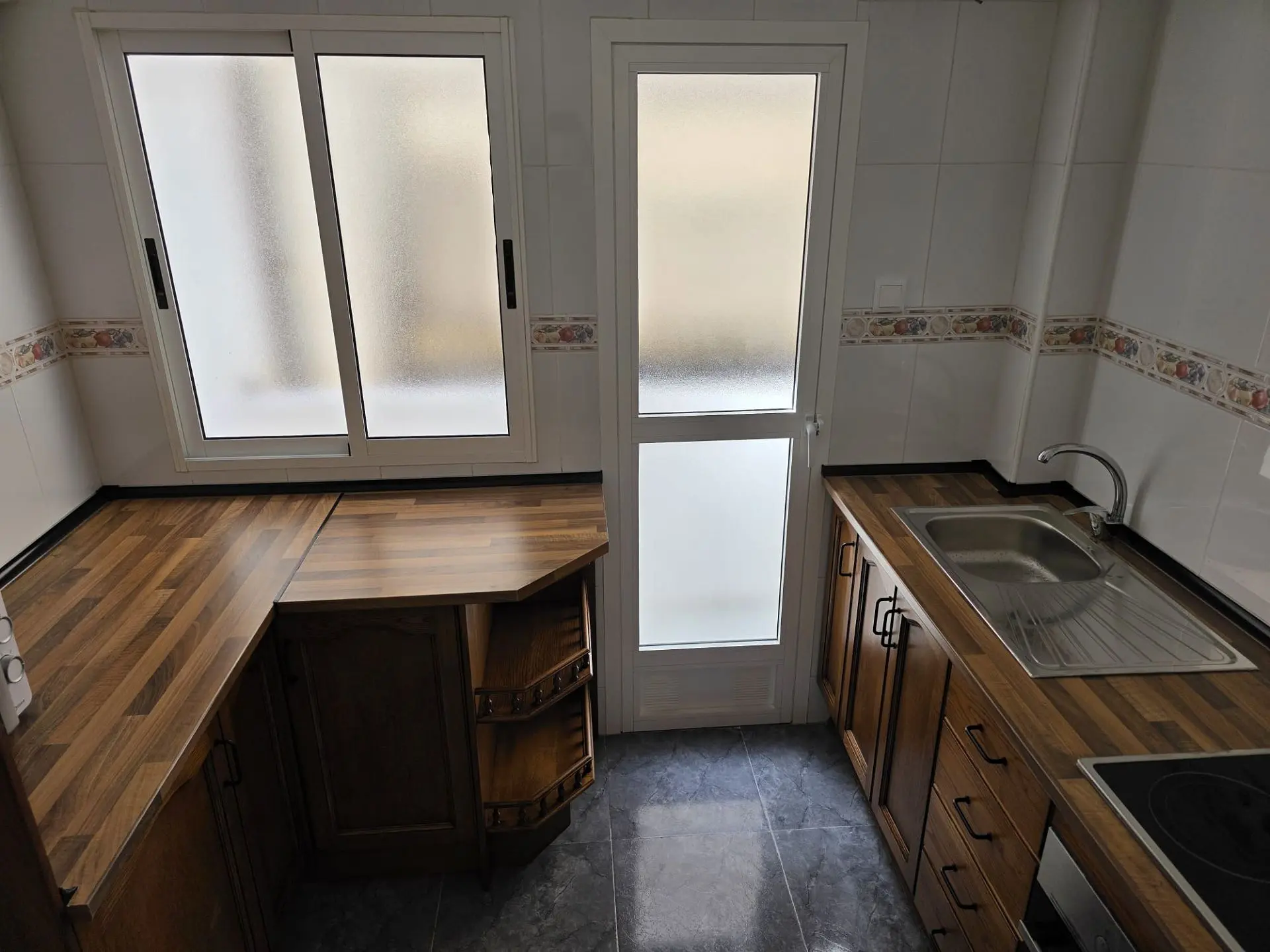 Apartment Of 85 M² With Features In Aspe, Spain
