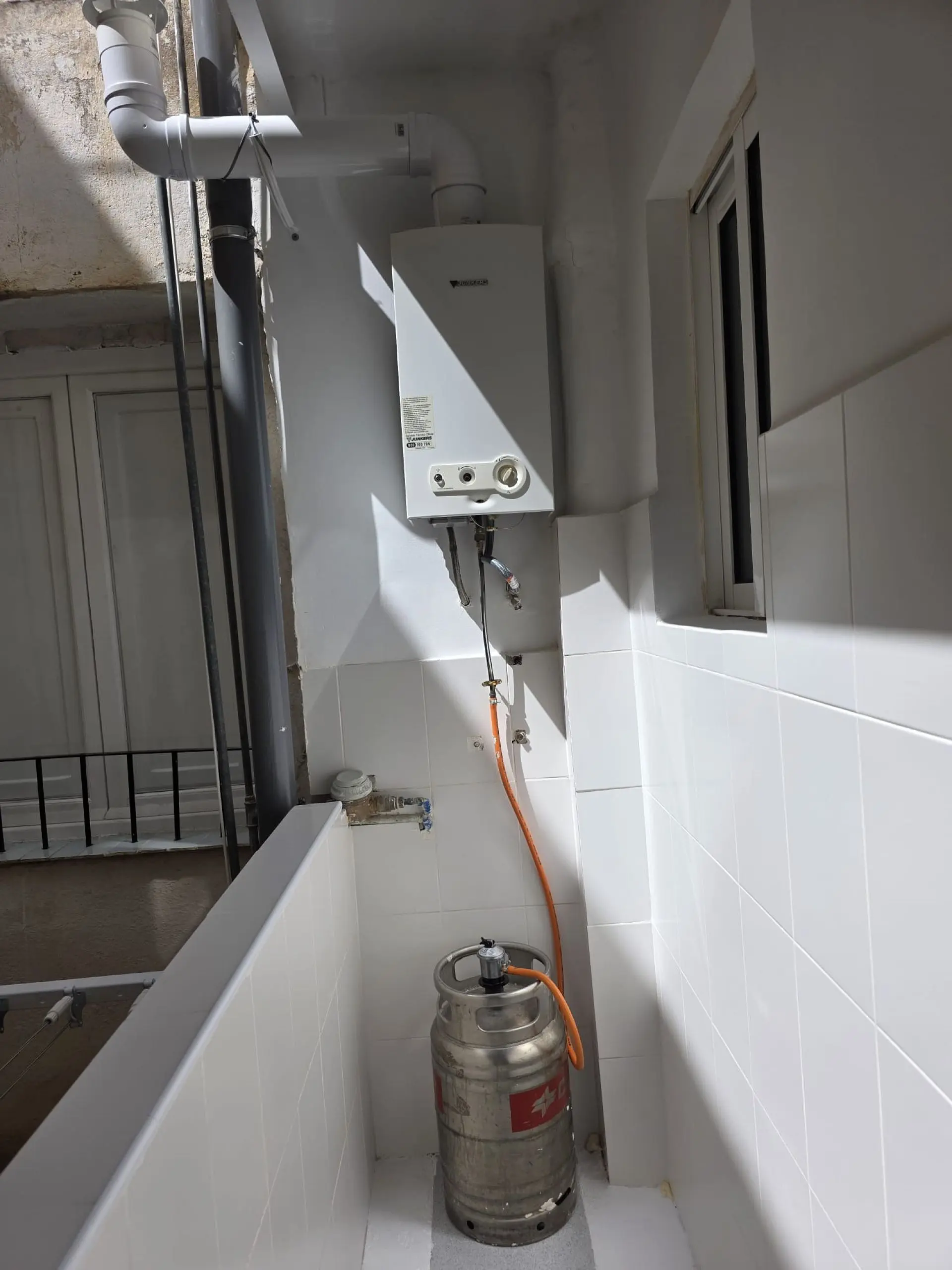 Apartment Of 85 M² With Features In Aspe, Spain
