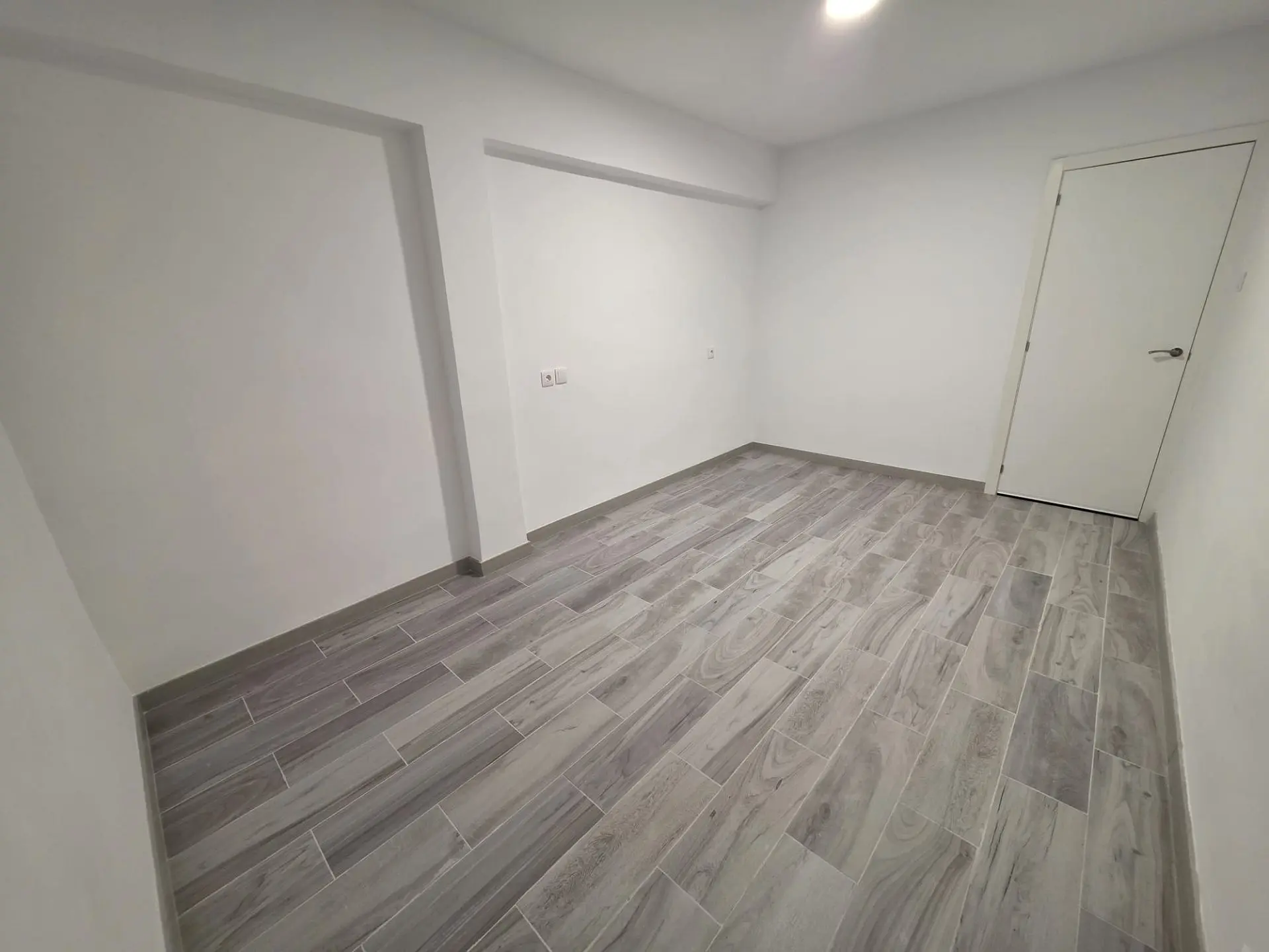Apartment Of 85 M² With Features In Aspe, Spain