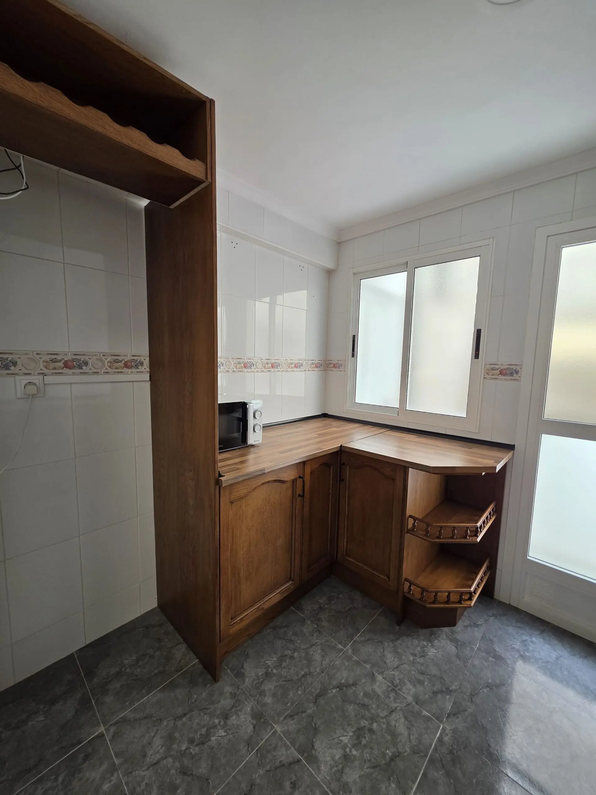 Apartment Of 85 M² With Features In Aspe, Spain