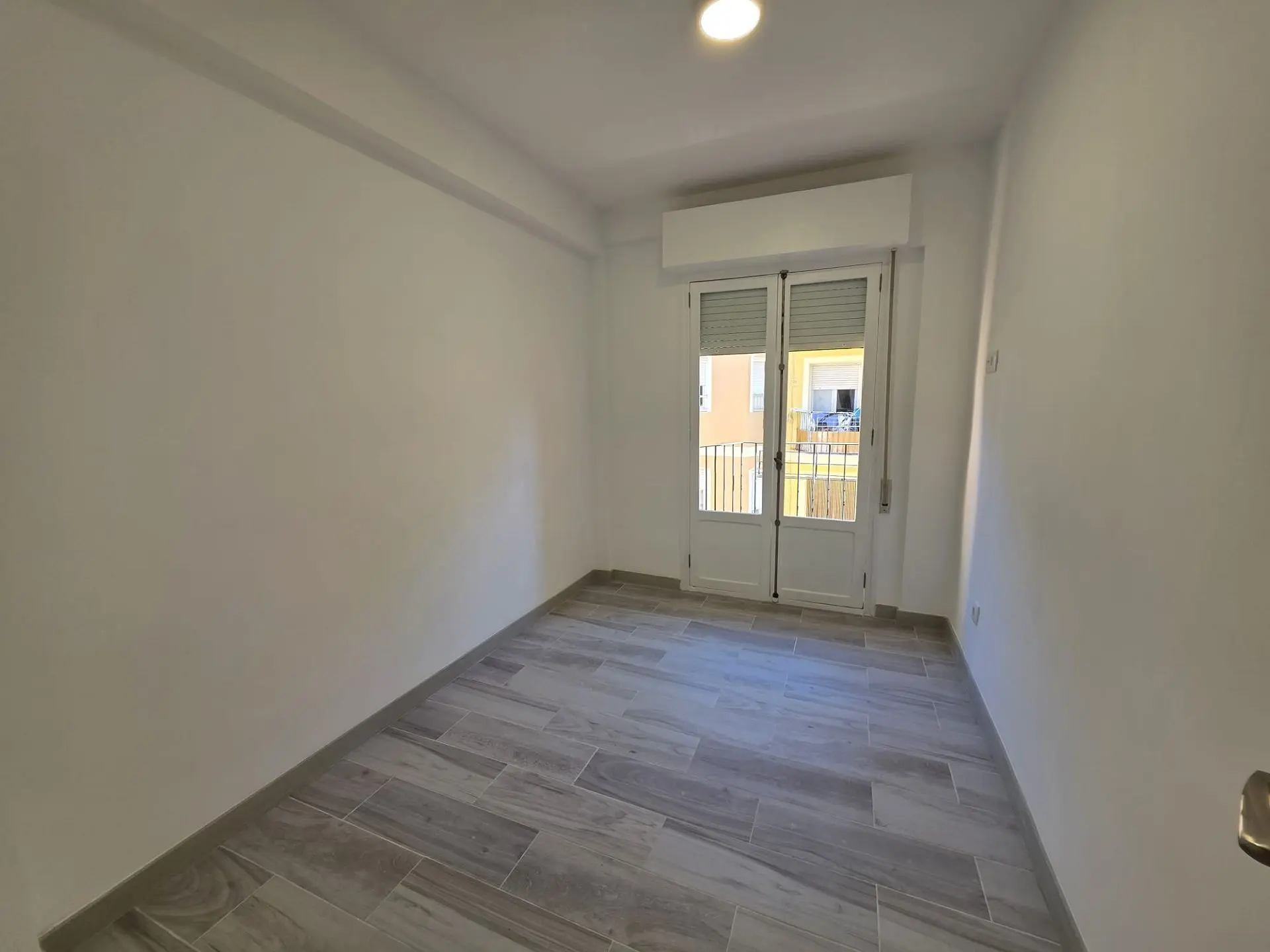 Apartment Of 85 M² With Features In Aspe, Spain