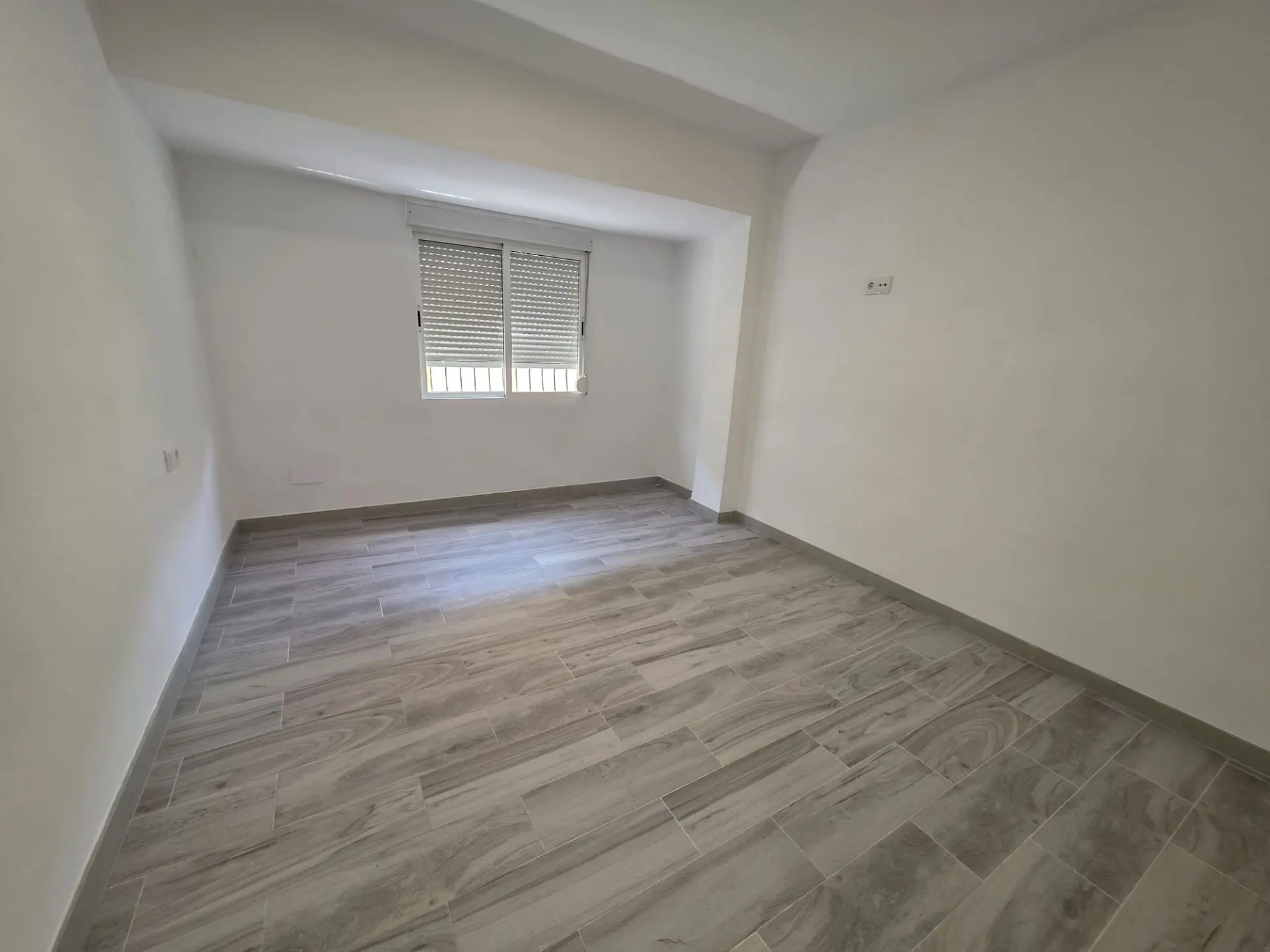 Apartment Of 85 M² With Features In Aspe, Spain