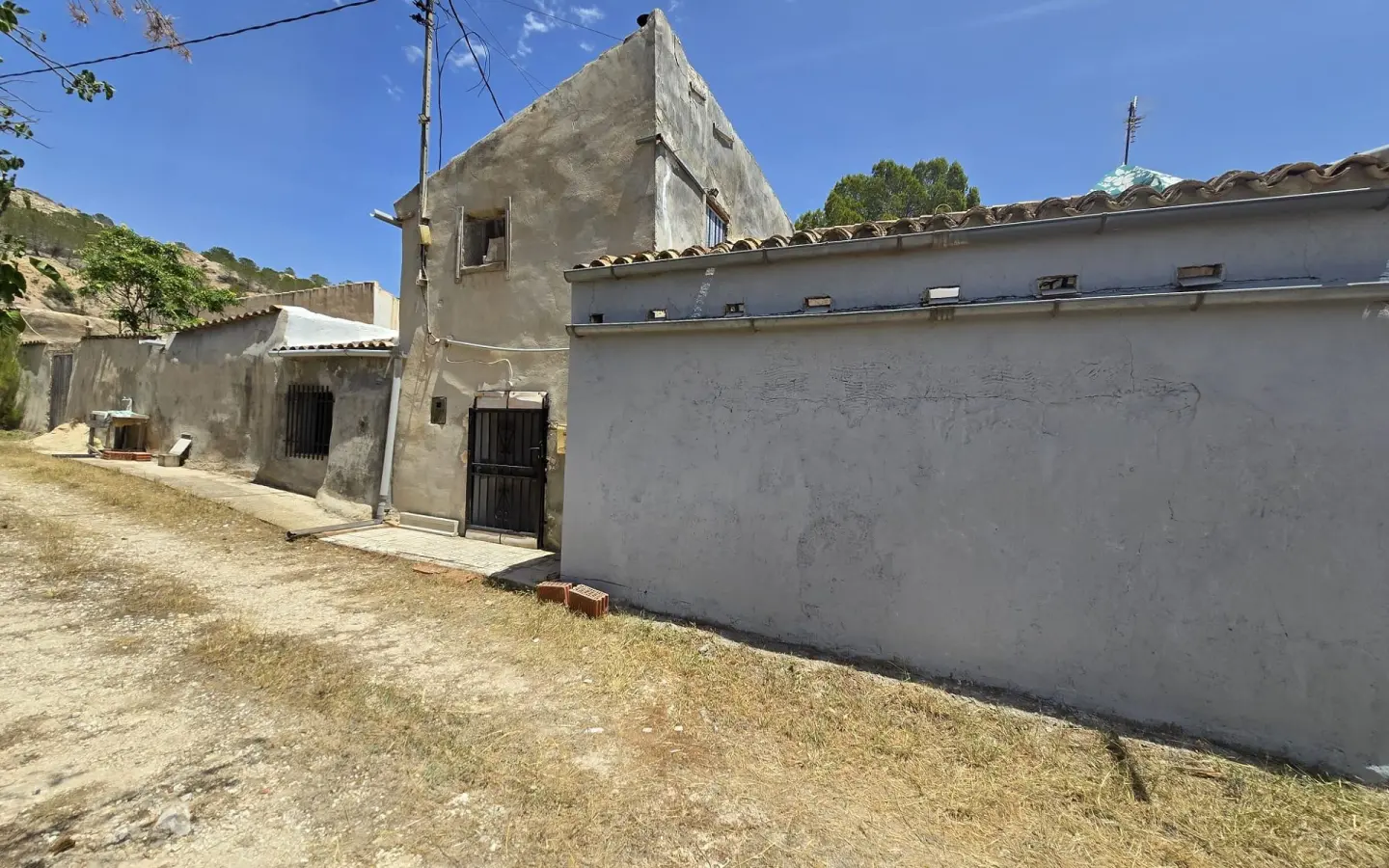 2-bedroom Country House In Pinoso, Spain (208 M²)