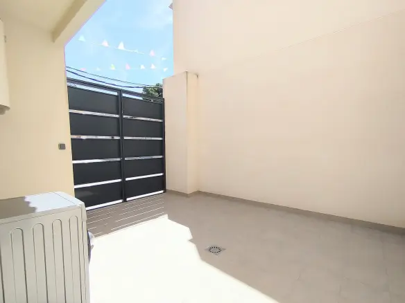 3-bedroom Townhouse In Pinoso, Spain (179 M²)