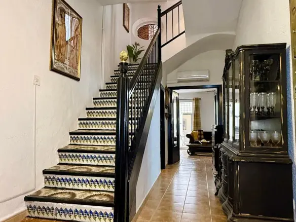 6-bedroom Townhouse In Pinoso, Spain (214 M²)