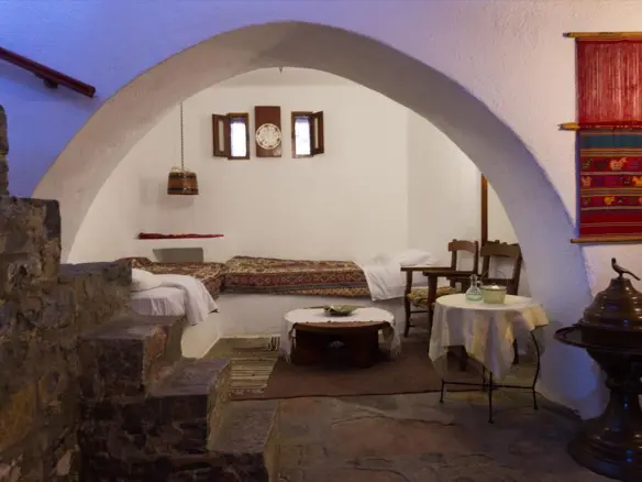 Business In Elounda, Greece (745 M²)