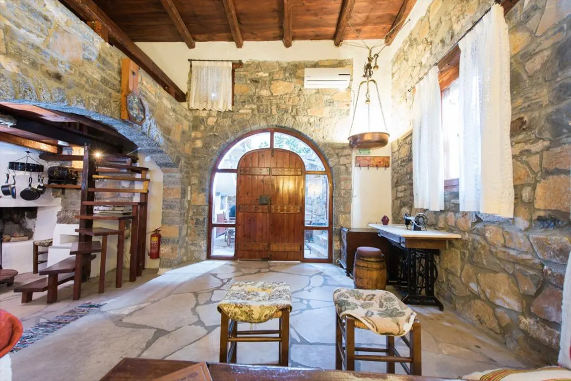 Business Of 745 M² In Crete