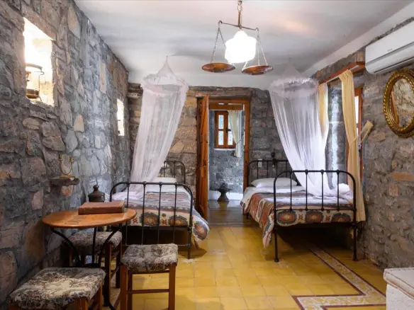 Business In Elounda, Greece (745 M²)