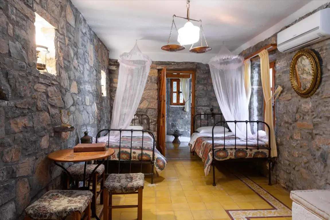 Business Of 745 M² In Crete