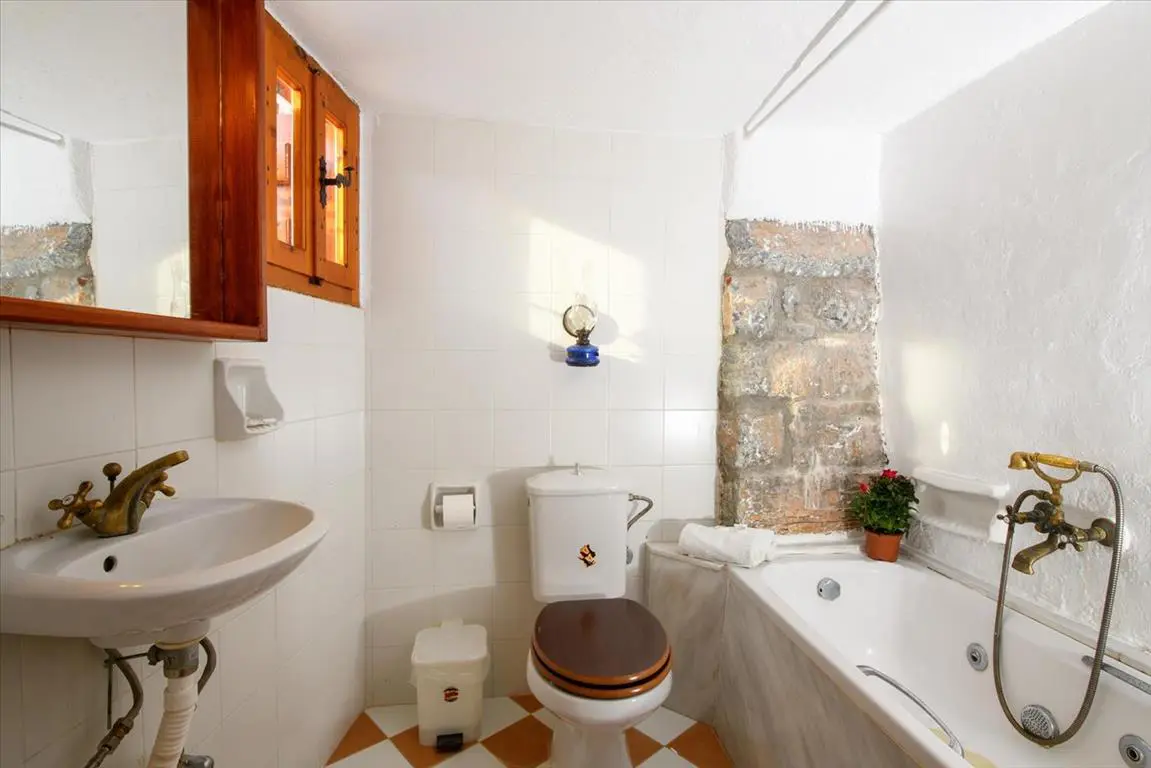 Business Of 745 M² In Crete