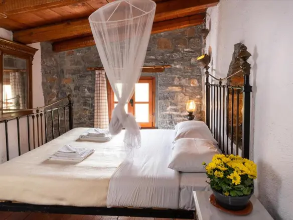 Business In Elounda, Greece (745 M²)
