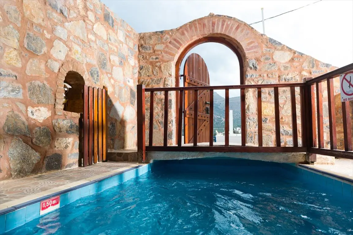 Business Of 745 M² In Crete