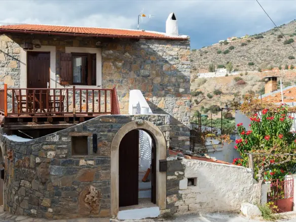 Business In Elounda, Greece (745 M²)