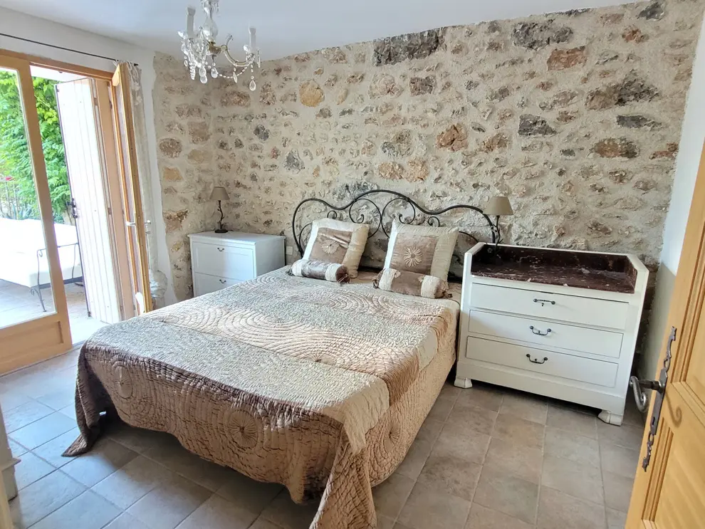House Of 250 M² In Saint Genies De Fontedit