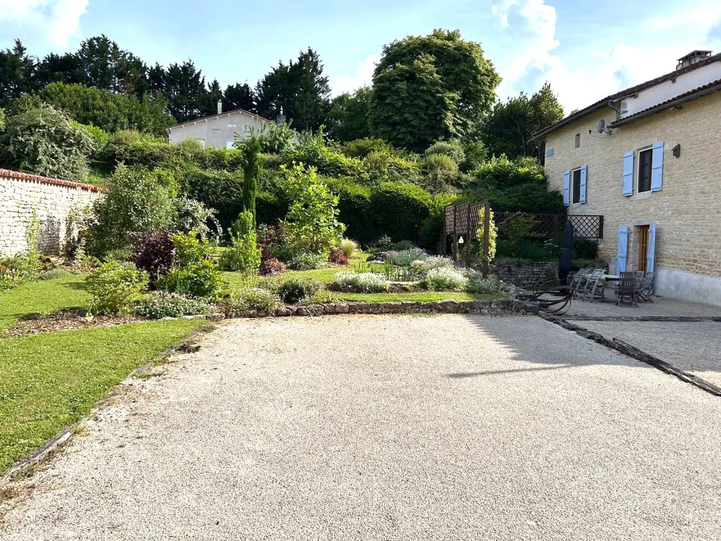 Detached Village House Of 0 M² With Views And Country Gardens In Verteuil